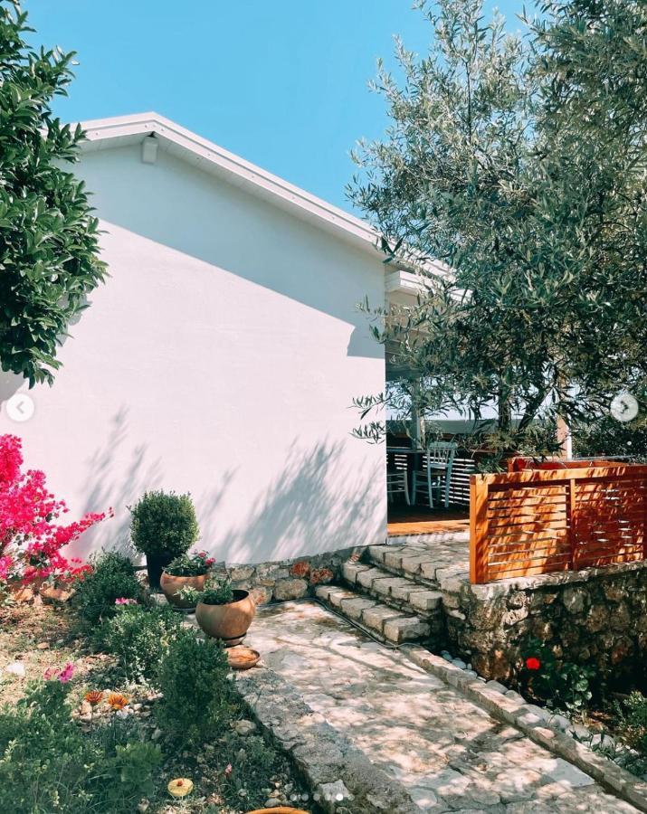 Alevra Hotel Dhërmi Екстериор снимка