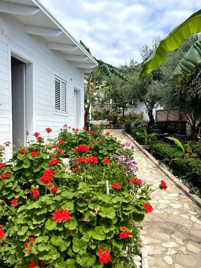 Alevra Hotel Dhërmi Екстериор снимка
