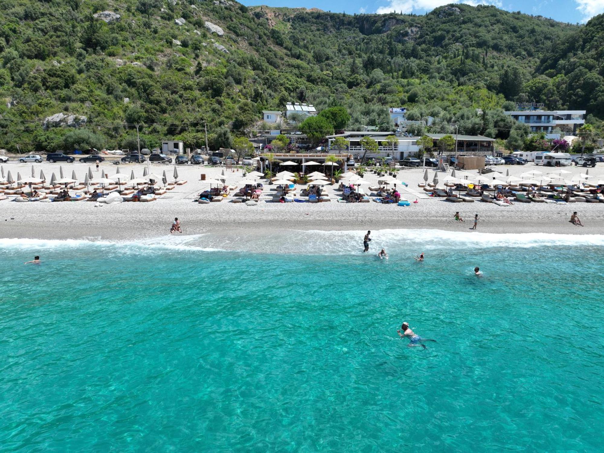 Alevra Hotel Dhërmi Екстериор снимка