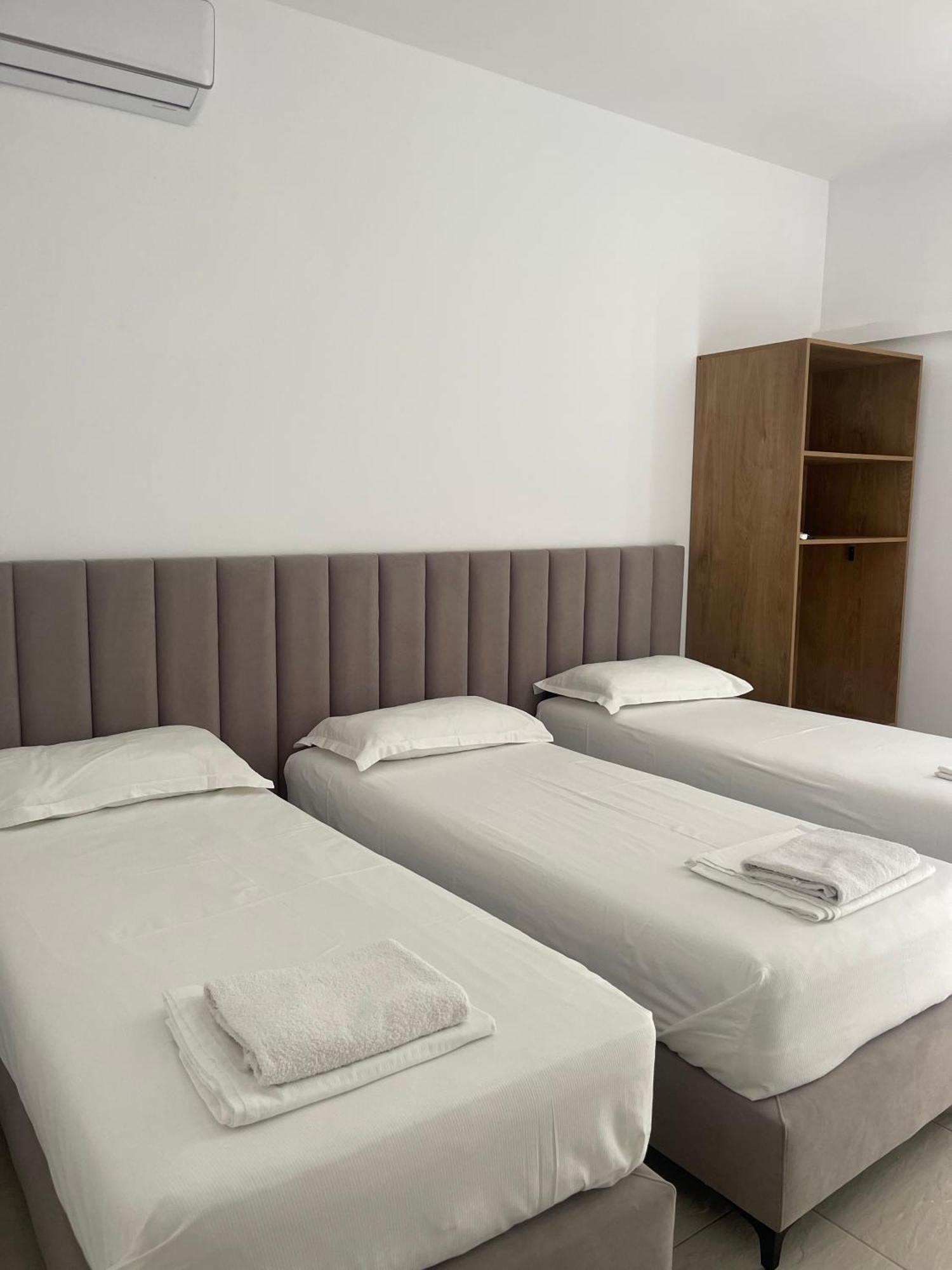 Alevra Hotel Dhërmi Екстериор снимка