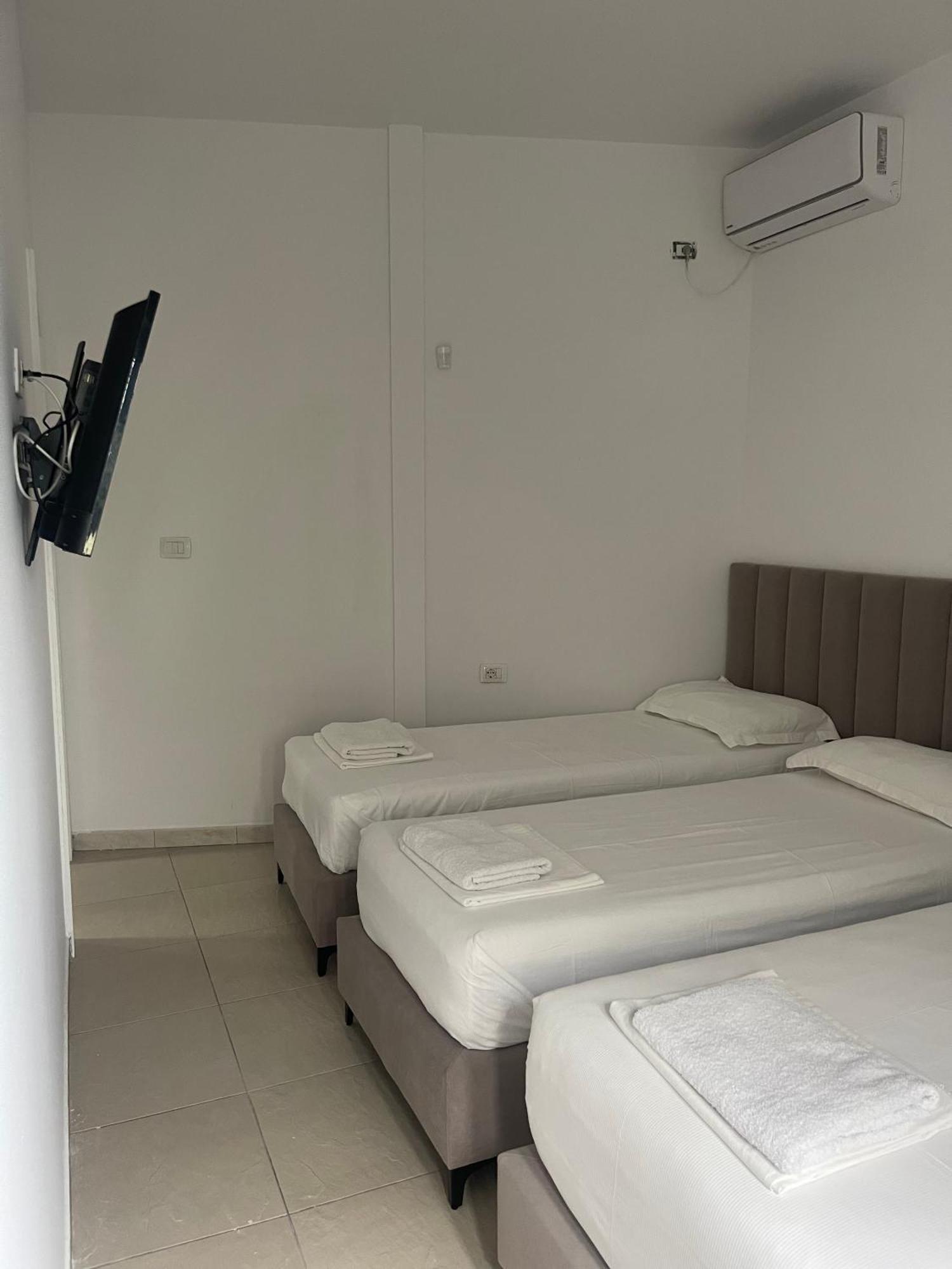 Alevra Hotel Dhërmi Екстериор снимка