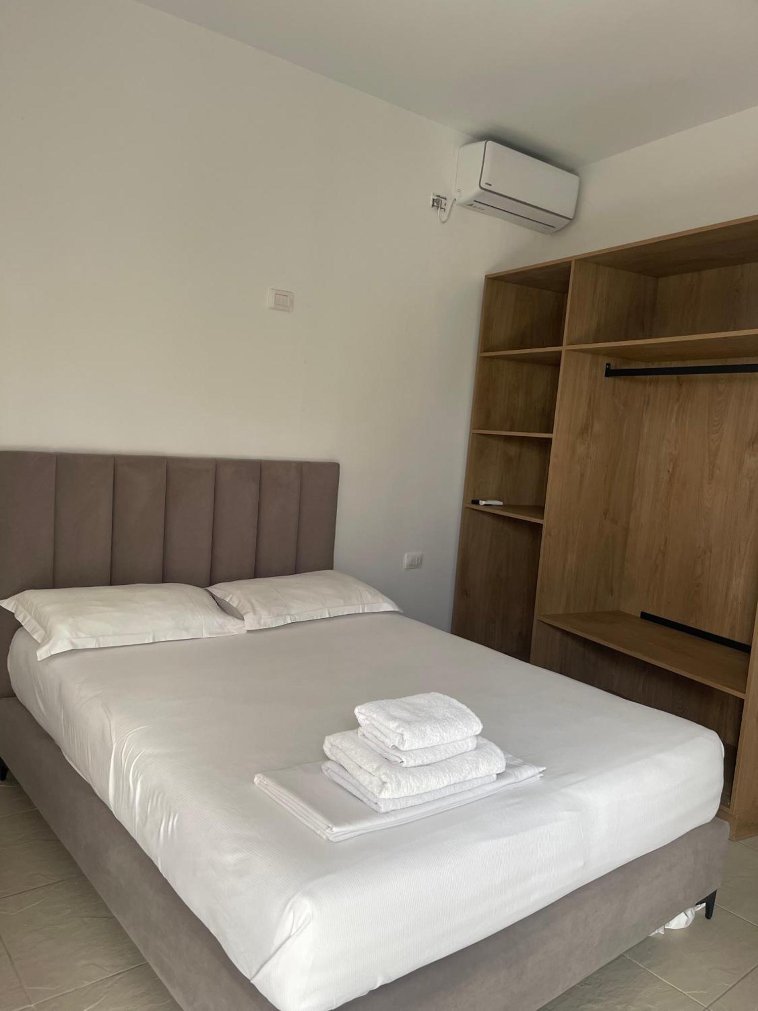 Alevra Hotel Dhërmi Екстериор снимка