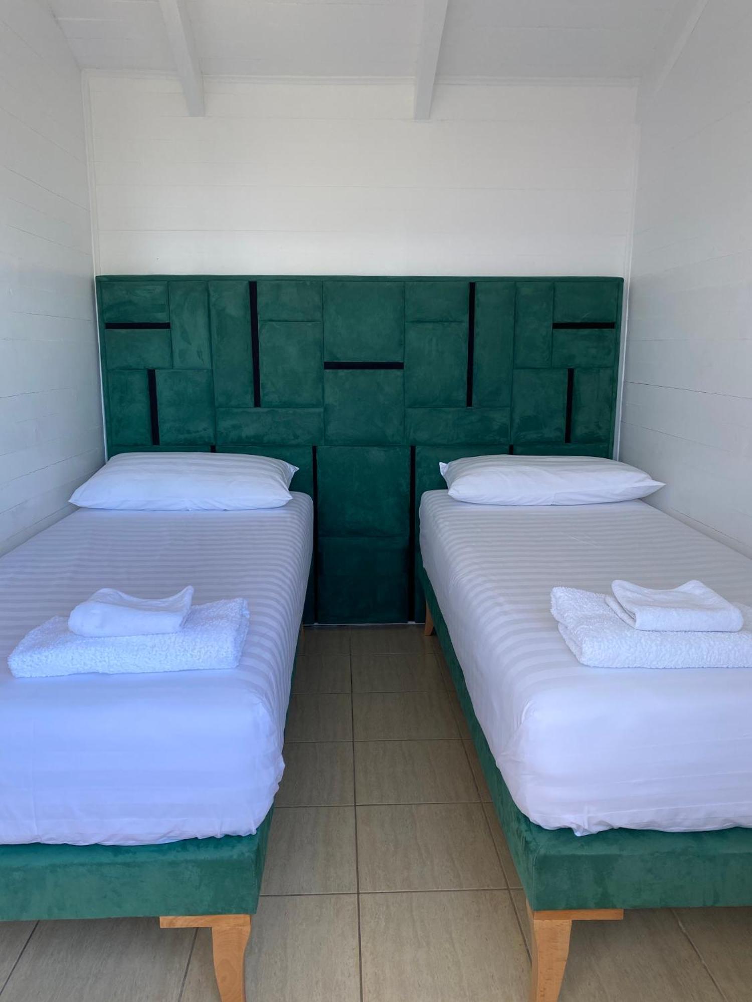 Alevra Hotel Dhërmi Екстериор снимка