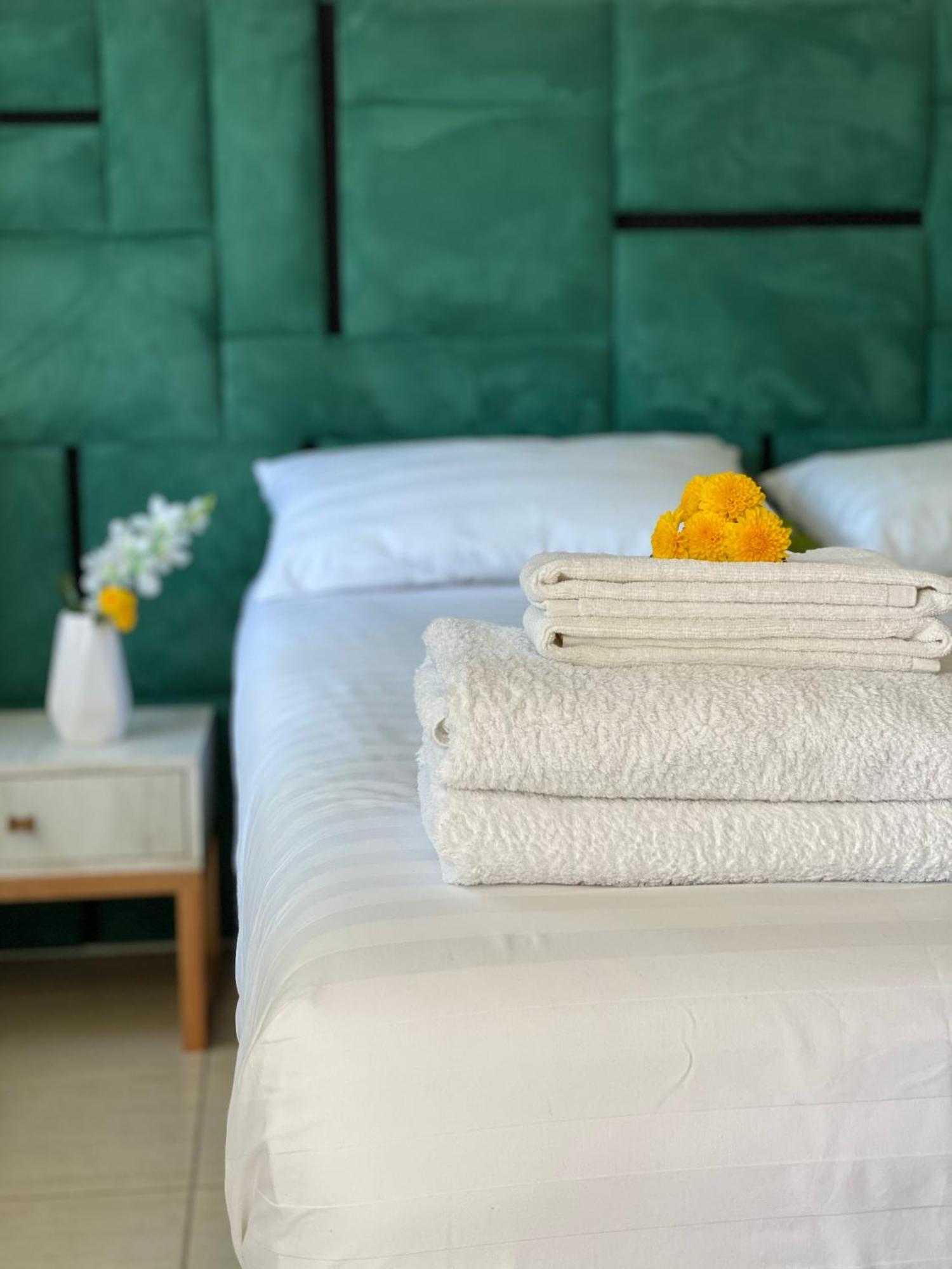 Alevra Hotel Dhërmi Екстериор снимка