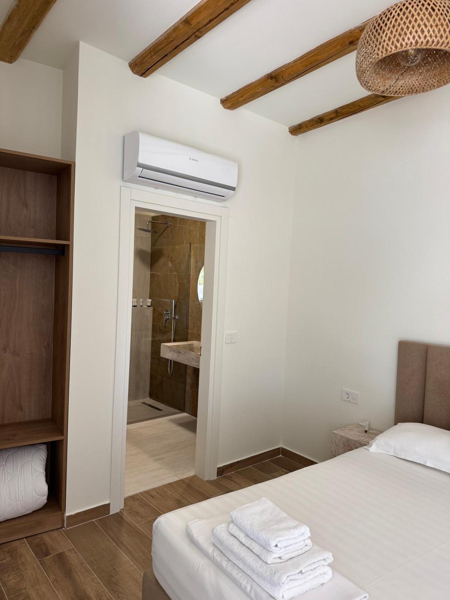 Alevra Hotel Dhërmi Екстериор снимка