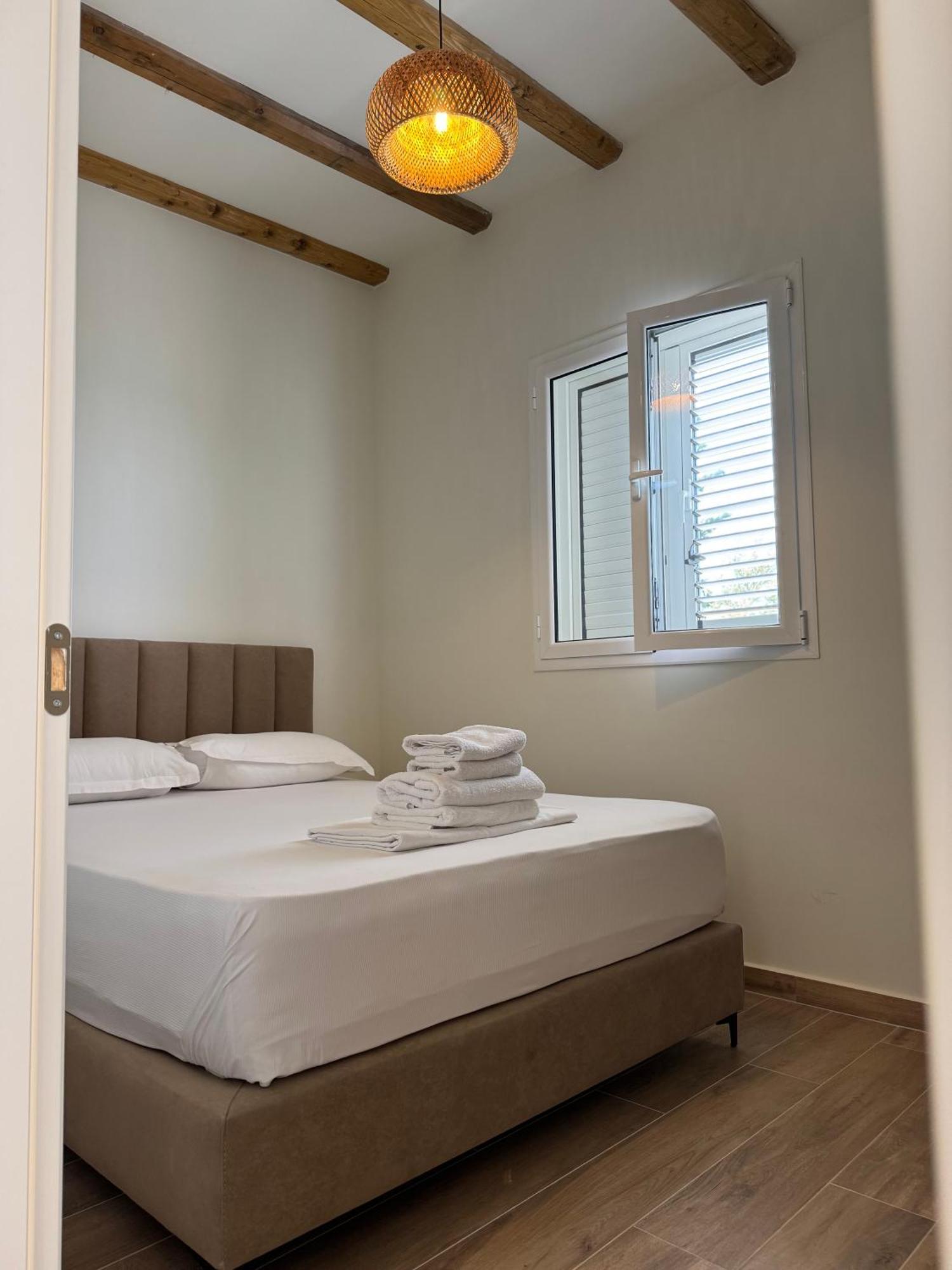 Alevra Hotel Dhërmi Екстериор снимка