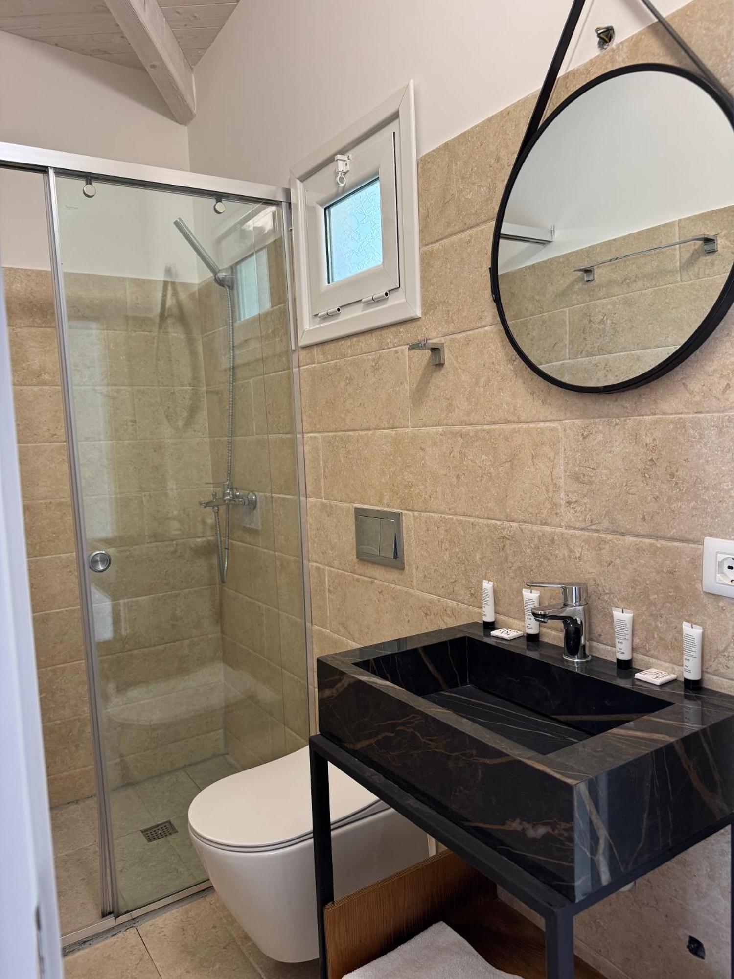 Alevra Hotel Dhërmi Екстериор снимка