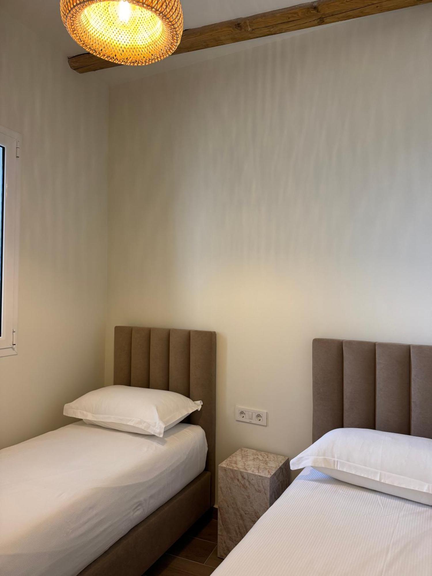 Alevra Hotel Dhërmi Екстериор снимка