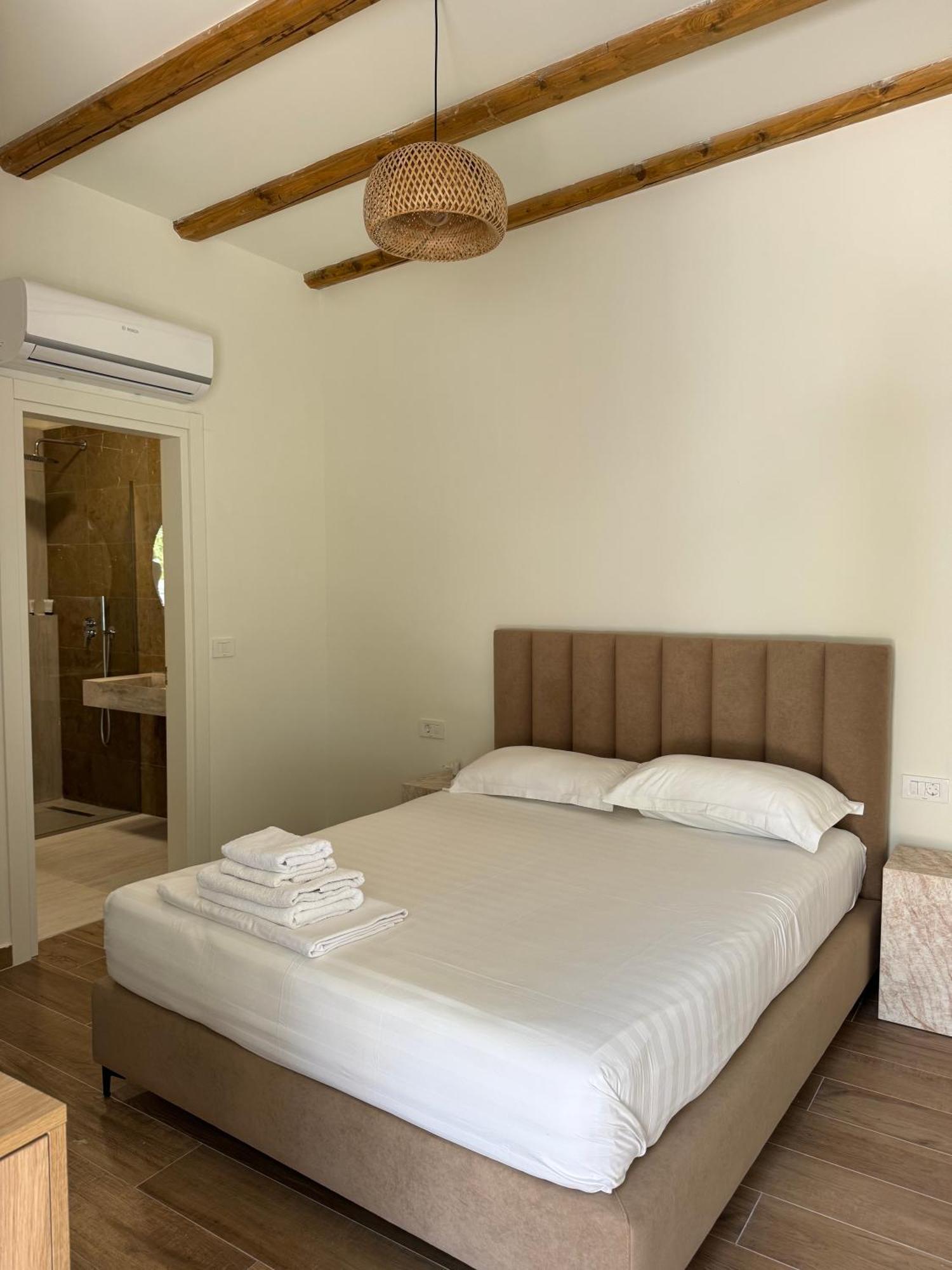 Alevra Hotel Dhërmi Екстериор снимка