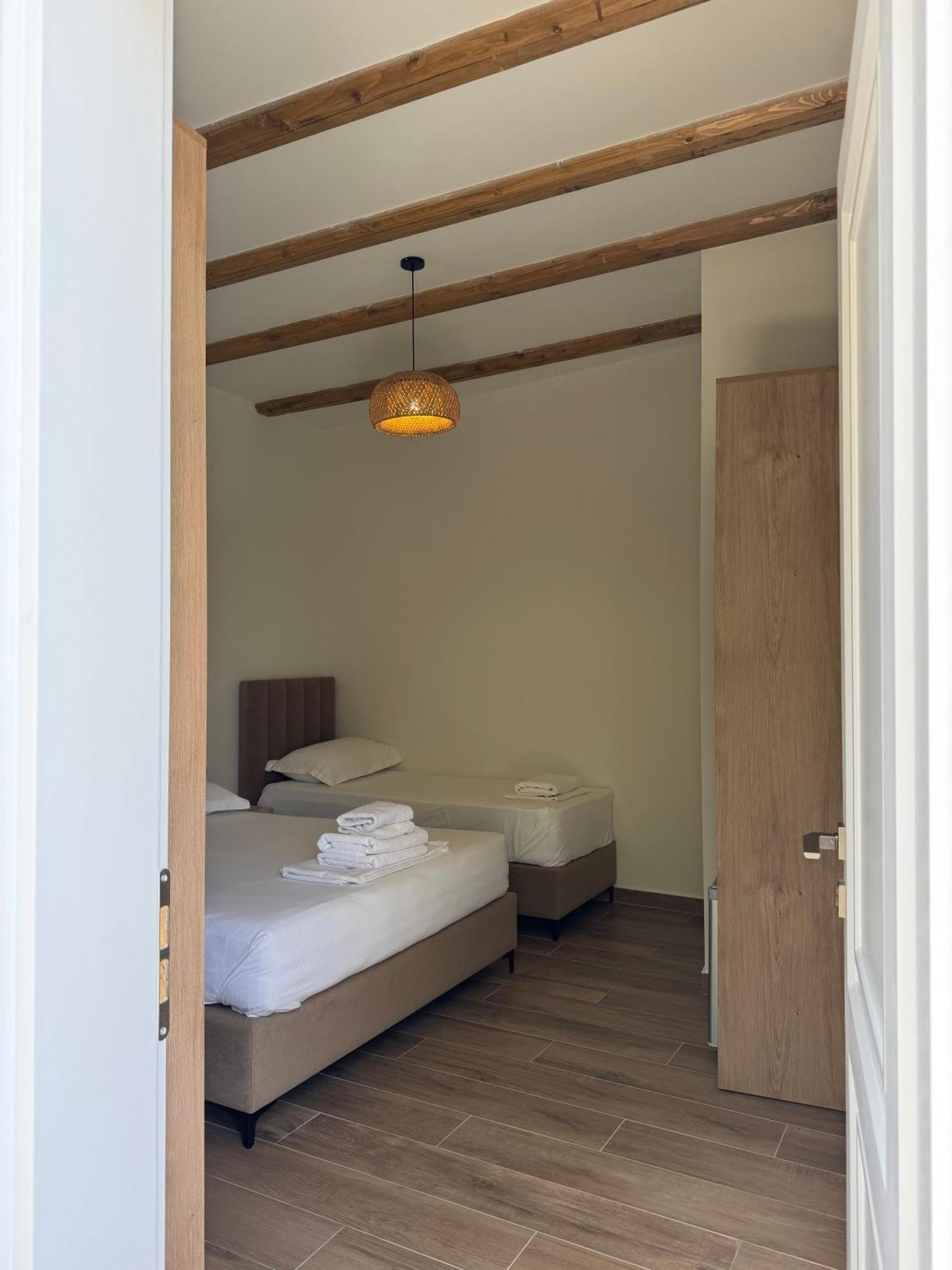 Alevra Hotel Dhërmi Екстериор снимка