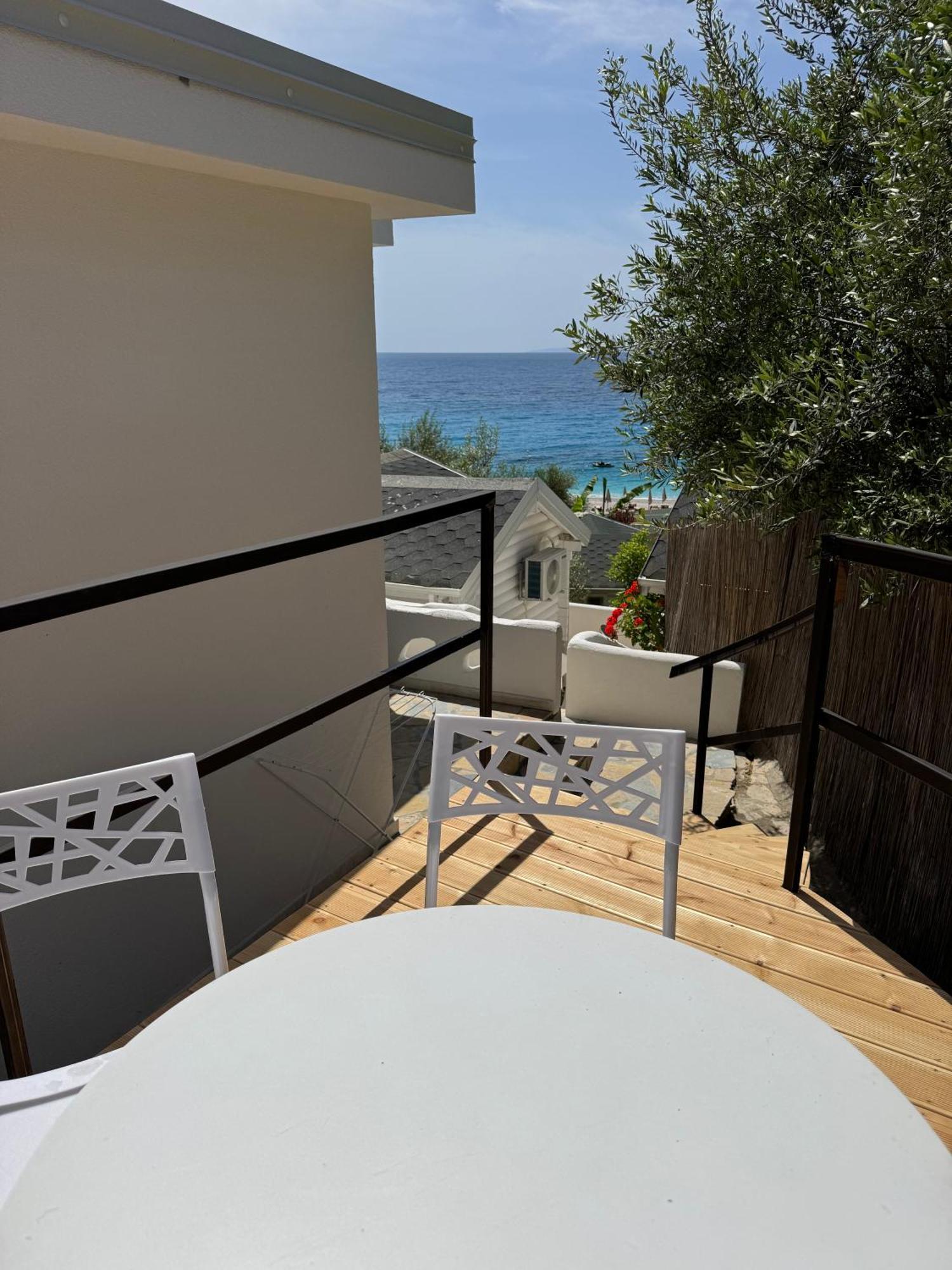 Alevra Hotel Dhërmi Екстериор снимка