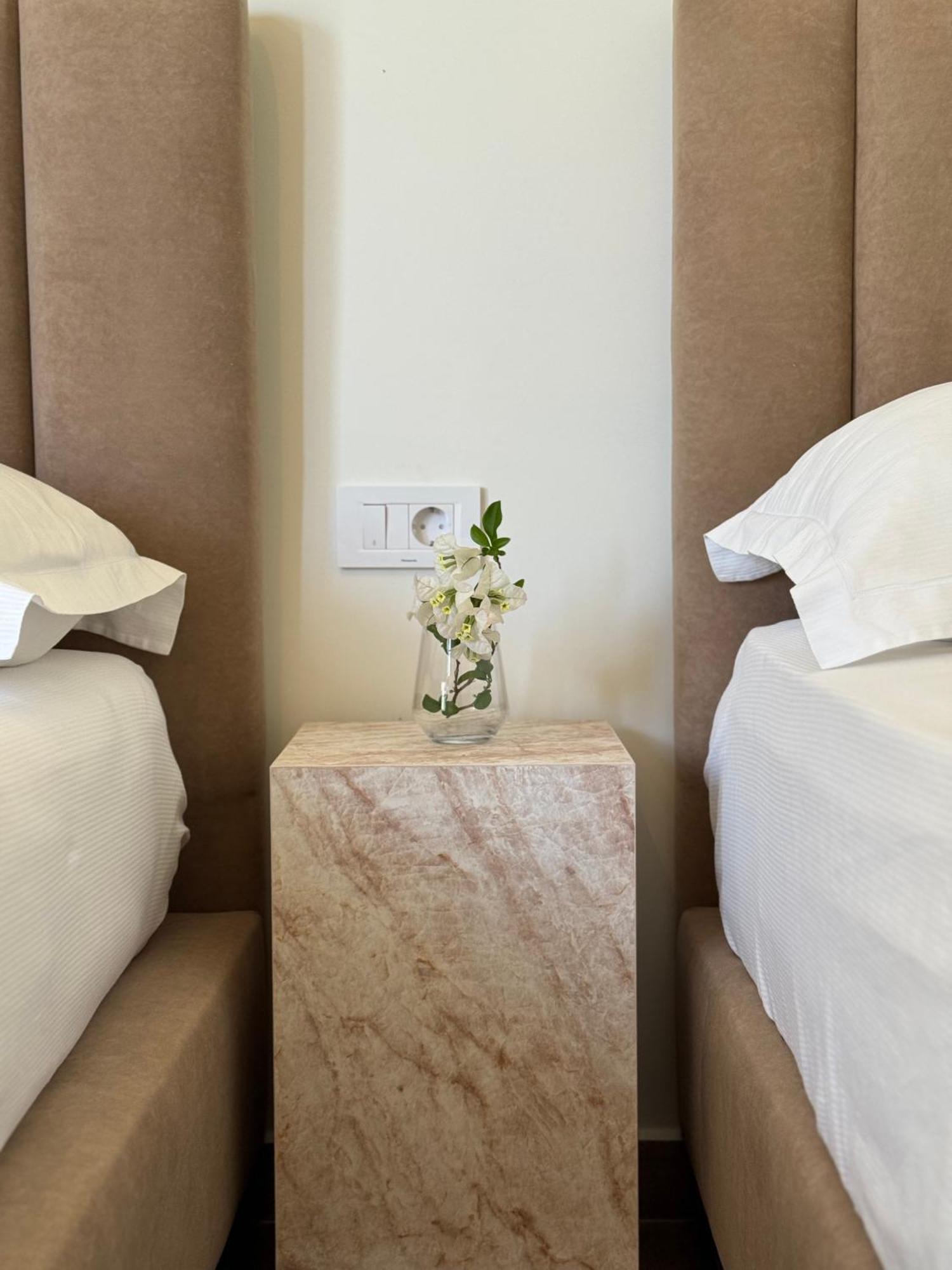 Alevra Hotel Dhërmi Екстериор снимка