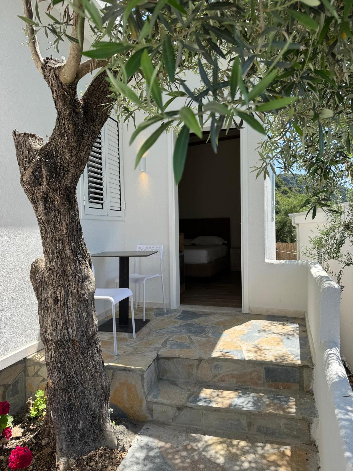 Alevra Hotel Dhërmi Екстериор снимка